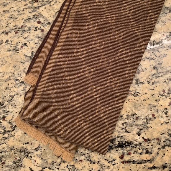 π§£π§£ GUCCI SCARF π§£ π§£ - Picture 3 of 5